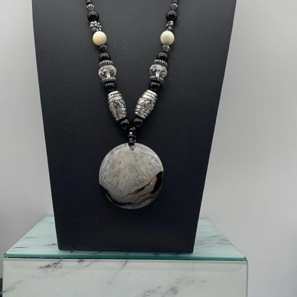 Blackโ and white agate pendant necklace with silver tone accents
